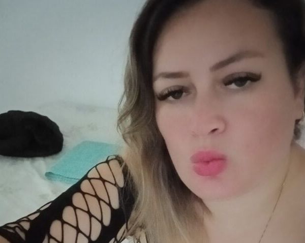 Oral sem igual, com massagem erótica e finalização.Horário de atendimento: Segunda a sábado, das 10:00 às 19:00 horasCachês: R$ 120,00 – 30 minutos R$ 180,00 – 1 hora