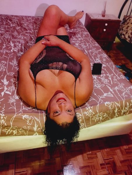 Soy una gordita muy cariñosa y fogosa me gusta complacer todos fantacias . conóceme y no te vas arrepentir .
Me gusta hacer trío como hacer servicio a parejas